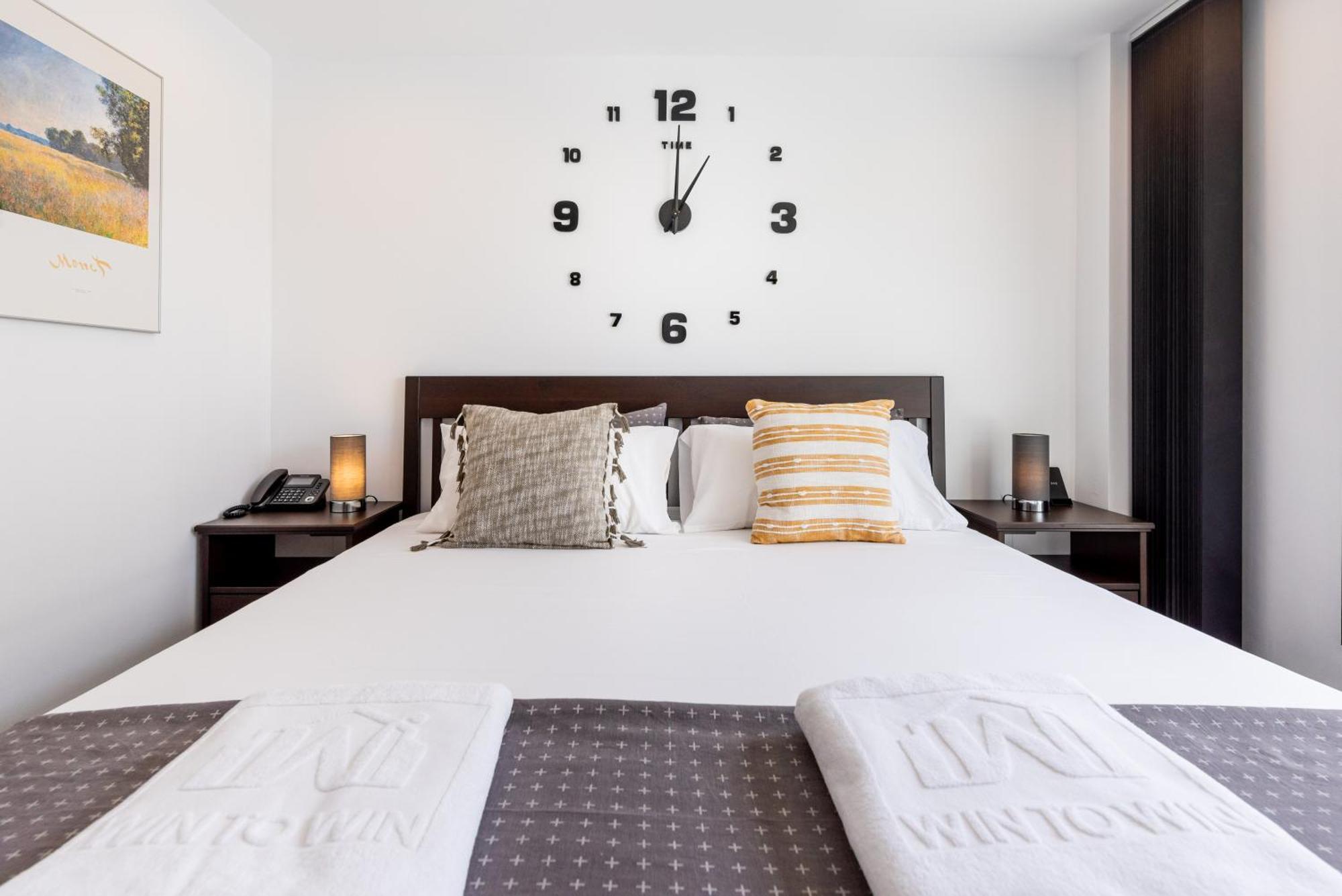 Wintowinrentals Executive Apt In Ocean House Complex 토레몰리노스 외부 사진
