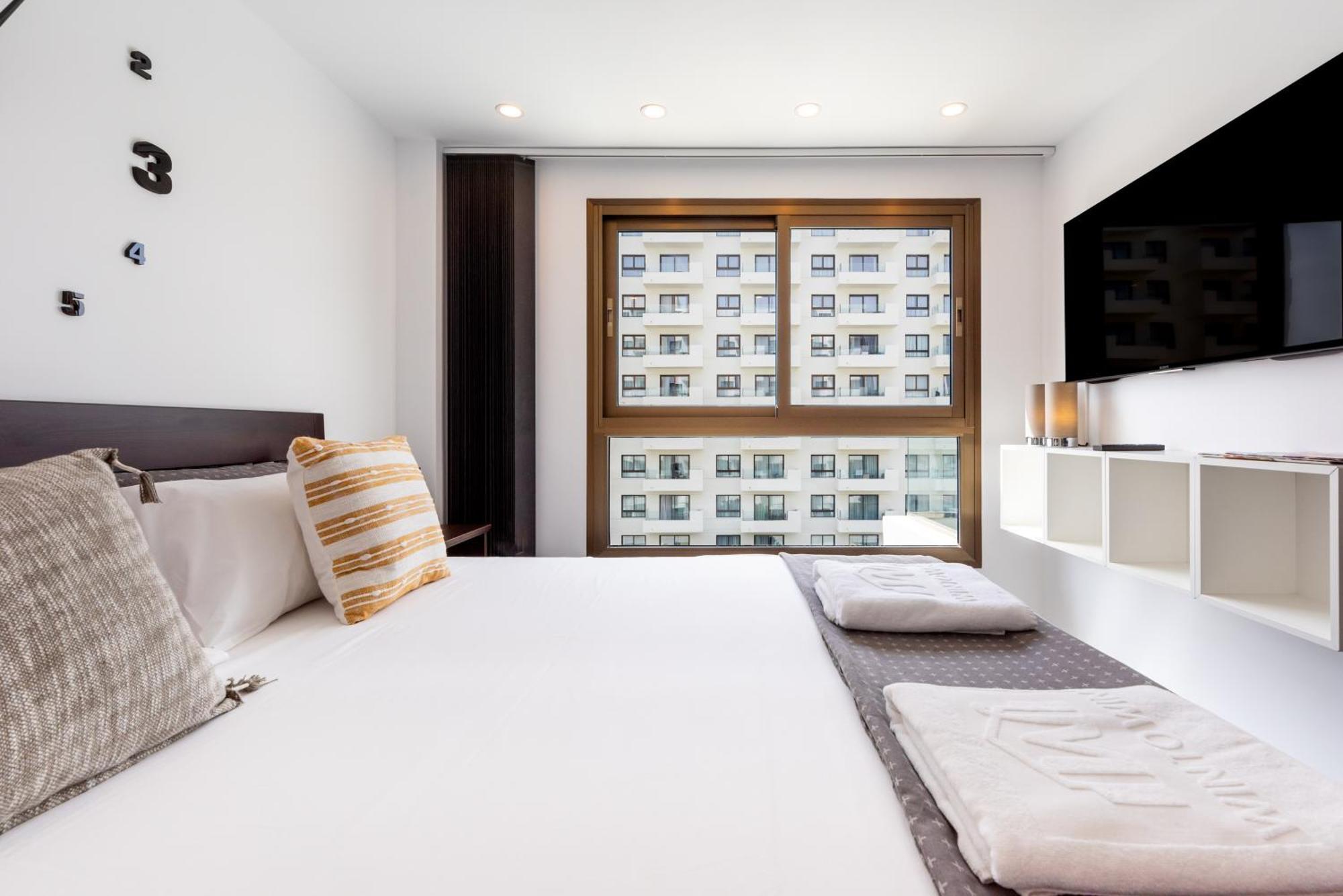 Wintowinrentals Executive Apt In Ocean House Complex 토레몰리노스 외부 사진