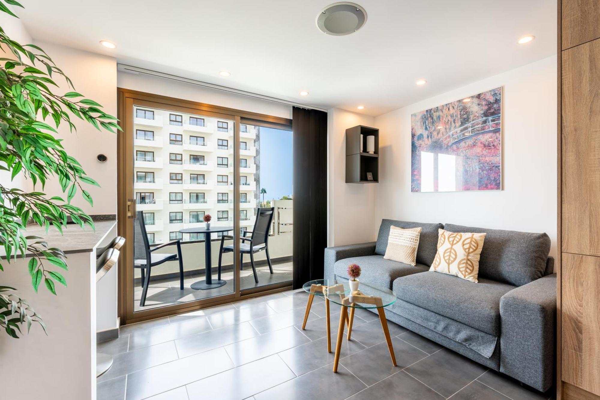 Wintowinrentals Executive Apt In Ocean House Complex 토레몰리노스 외부 사진