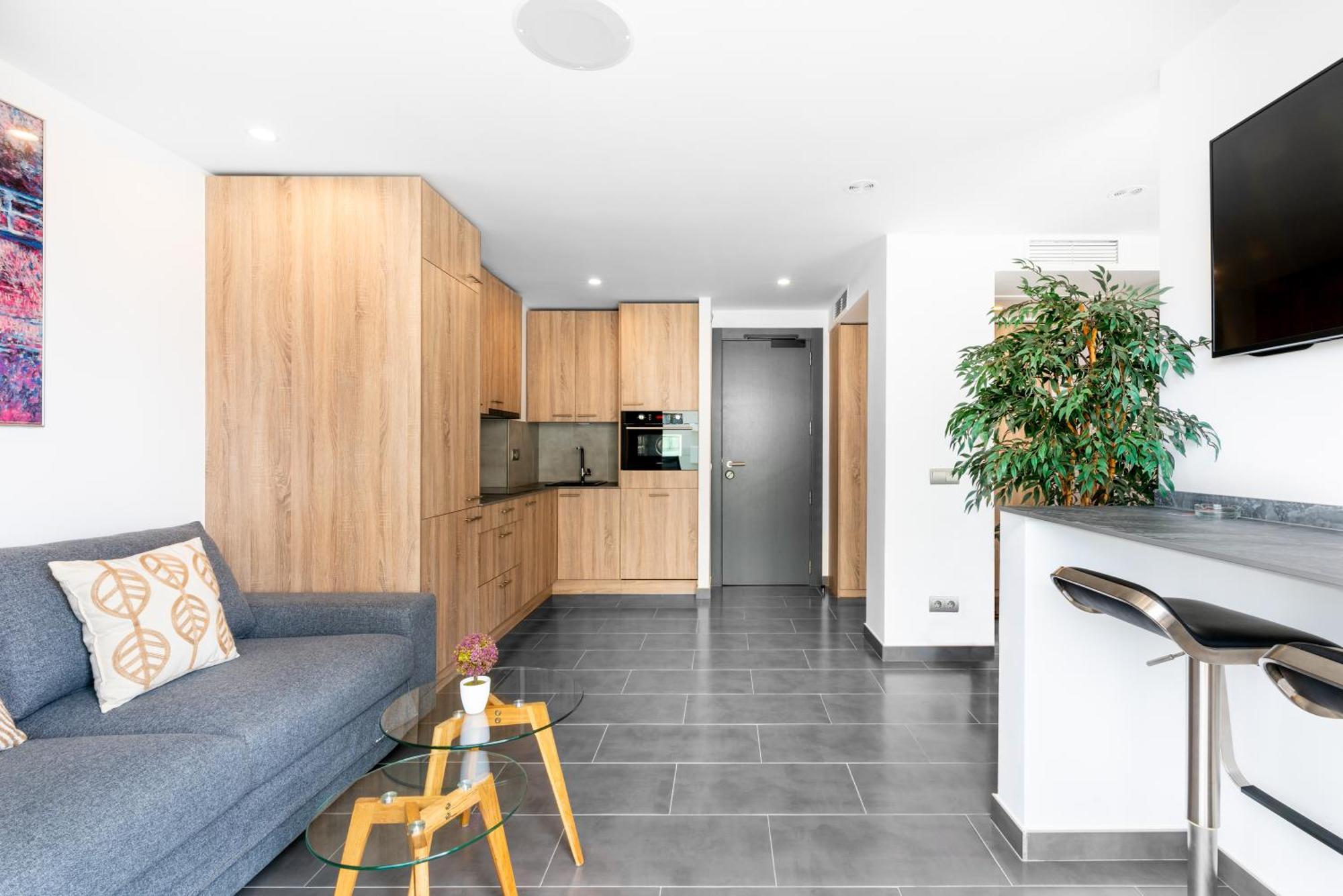 Wintowinrentals Executive Apt In Ocean House Complex 토레몰리노스 외부 사진