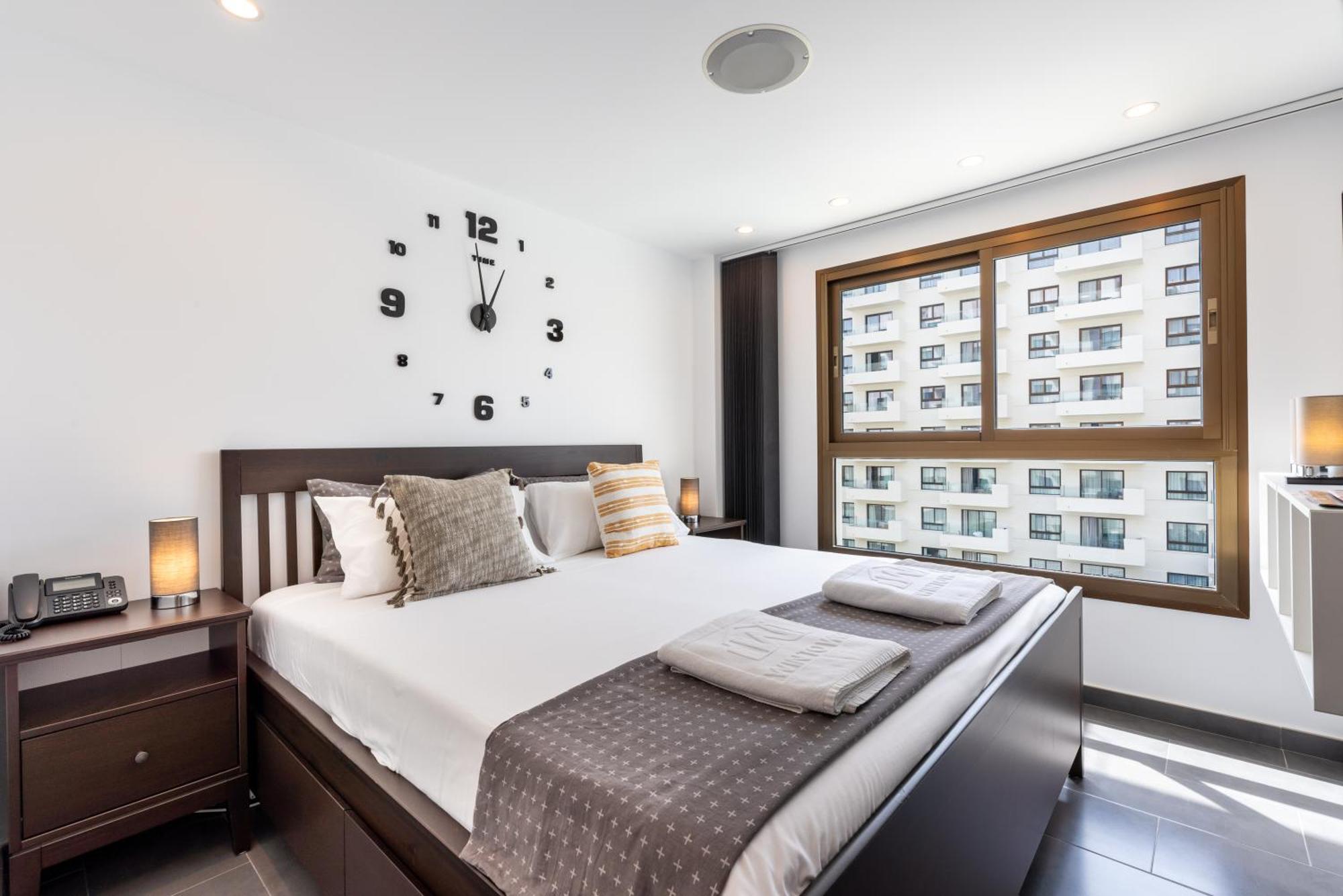 Wintowinrentals Executive Apt In Ocean House Complex 토레몰리노스 외부 사진