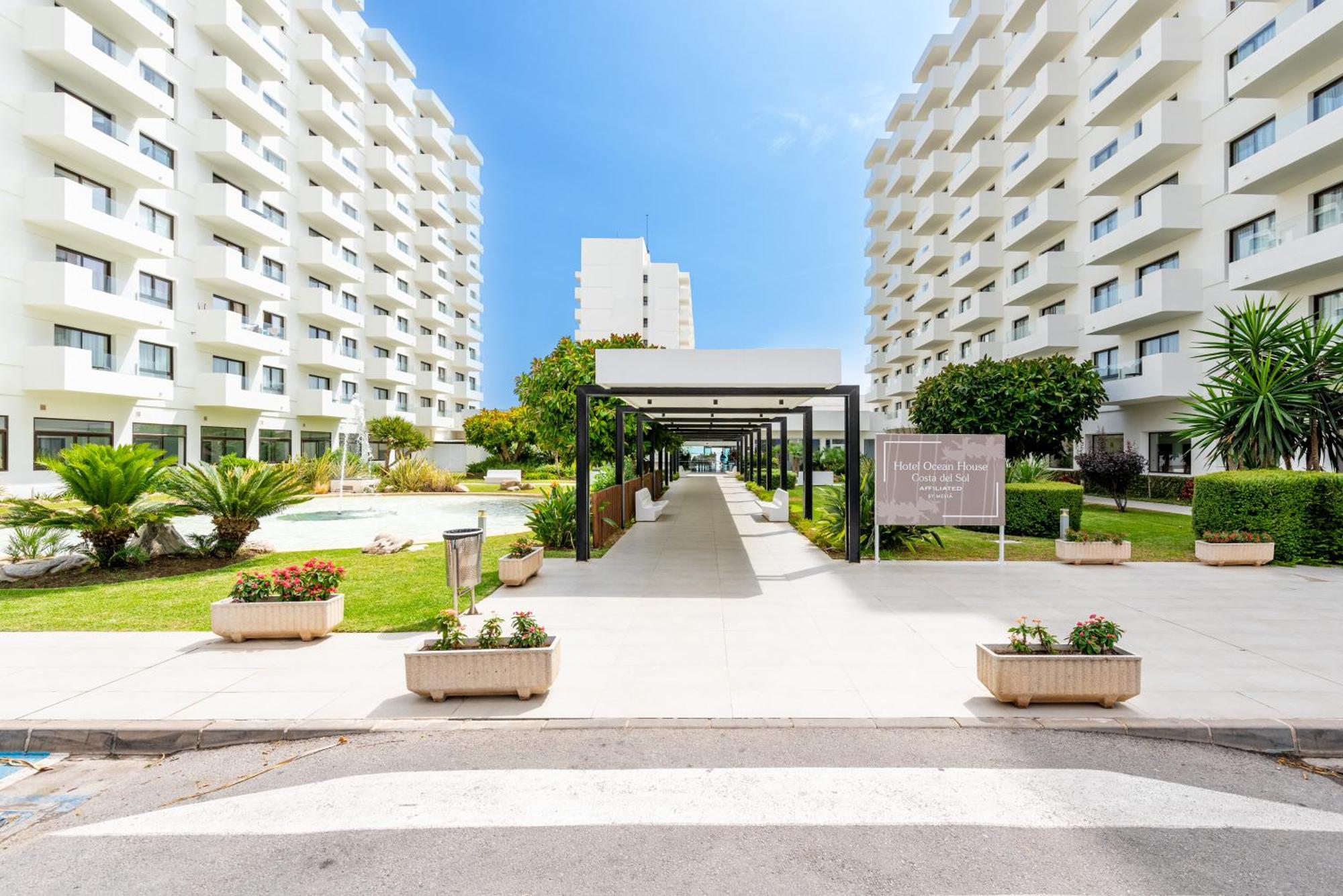 Wintowinrentals Executive Apt In Ocean House Complex 토레몰리노스 외부 사진