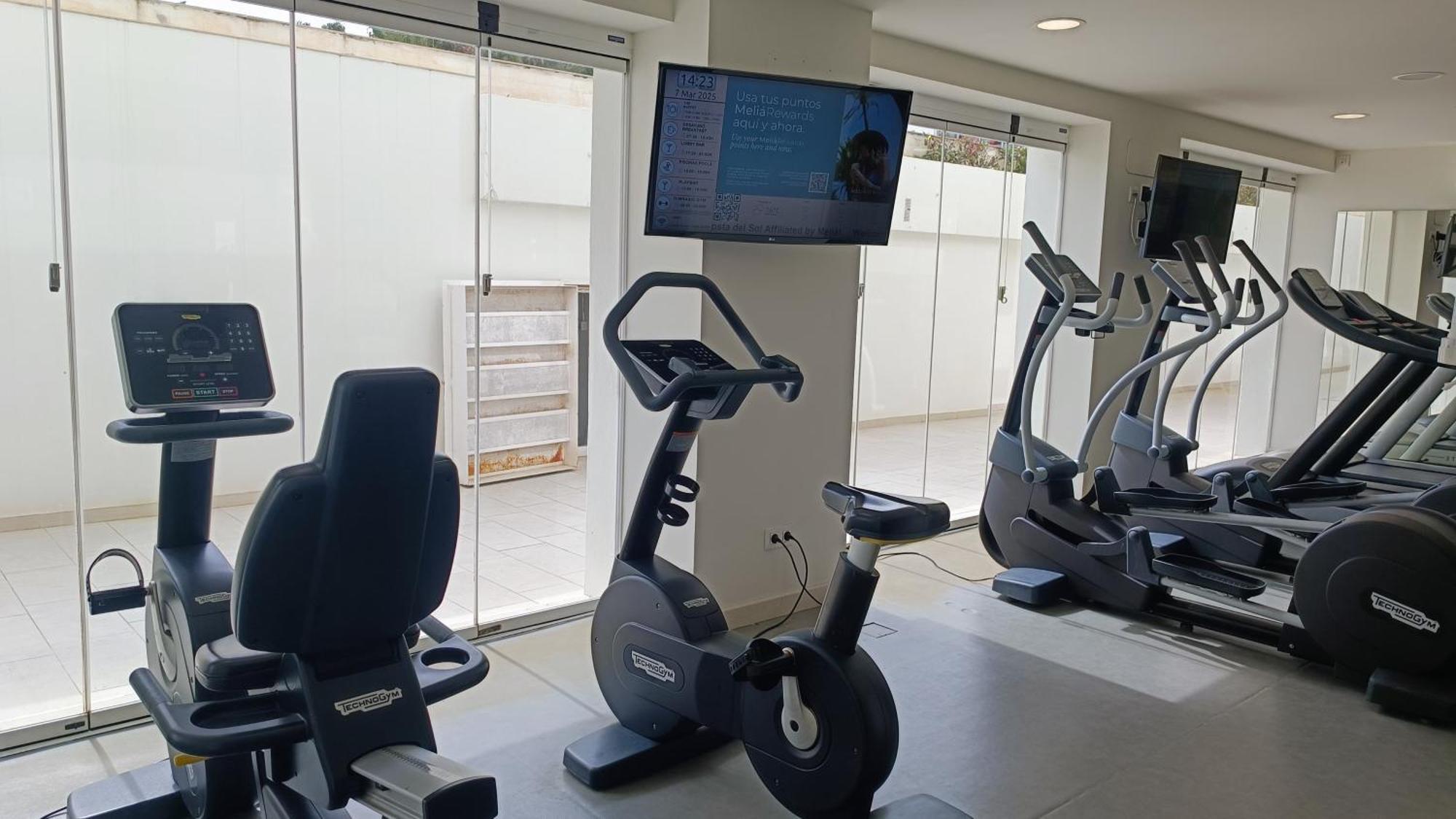 Wintowinrentals Executive Apt In Ocean House Complex 토레몰리노스 외부 사진
