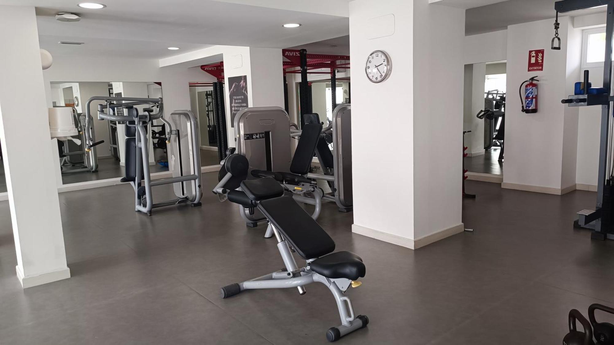 Wintowinrentals Executive Apt In Ocean House Complex 토레몰리노스 외부 사진