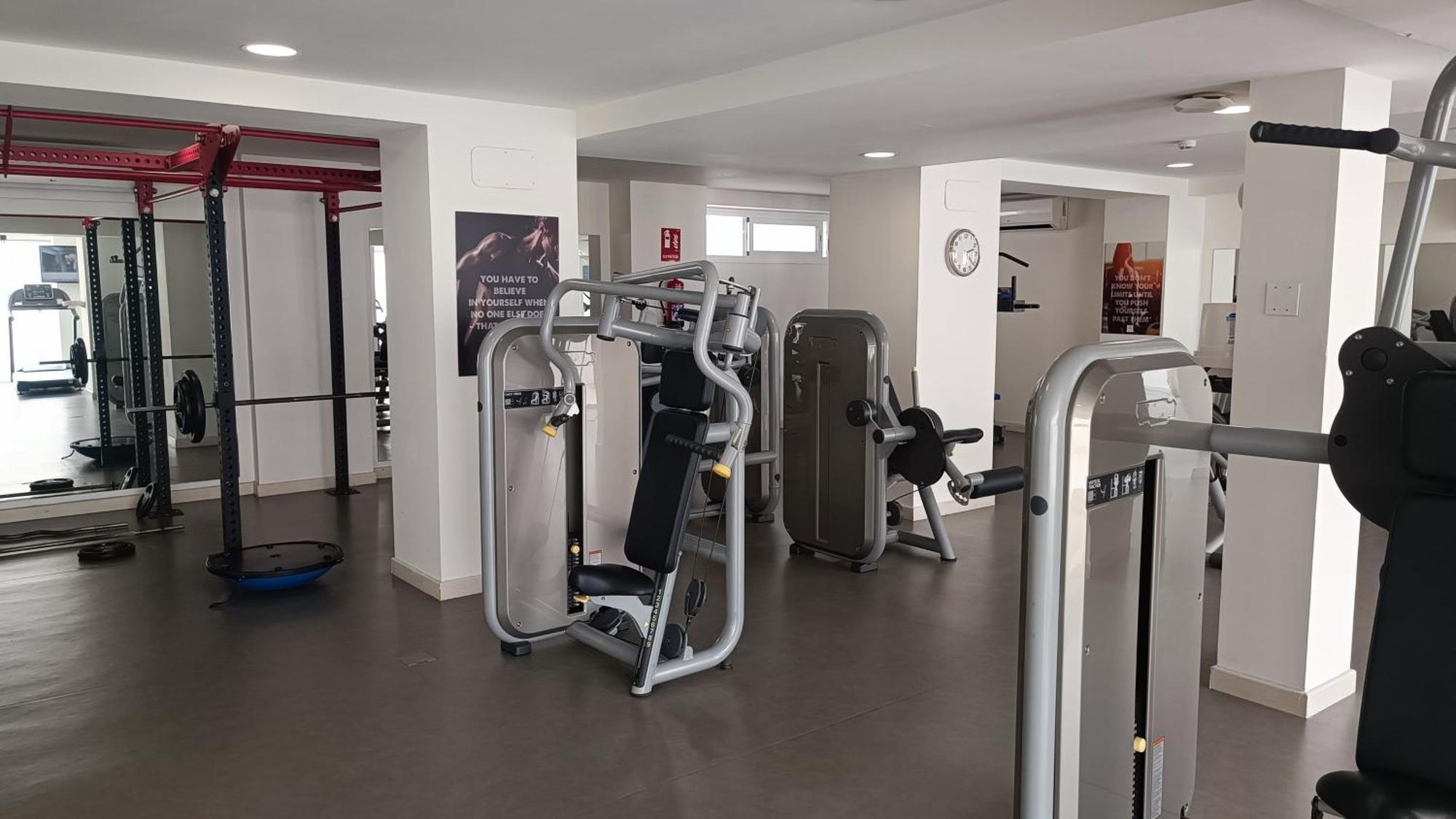 Wintowinrentals Executive Apt In Ocean House Complex 토레몰리노스 외부 사진